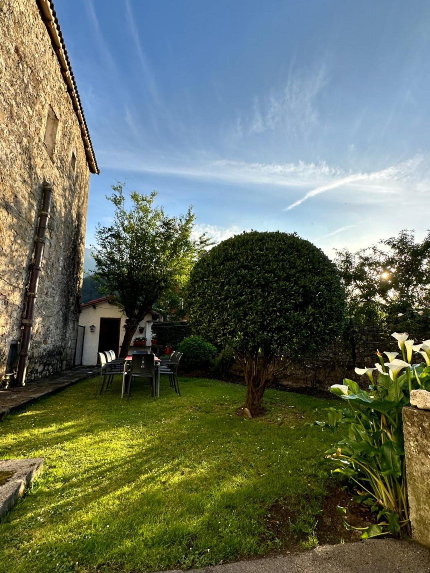 Casa Rural El Torrejon Arenas De Cabrales Exterior foto