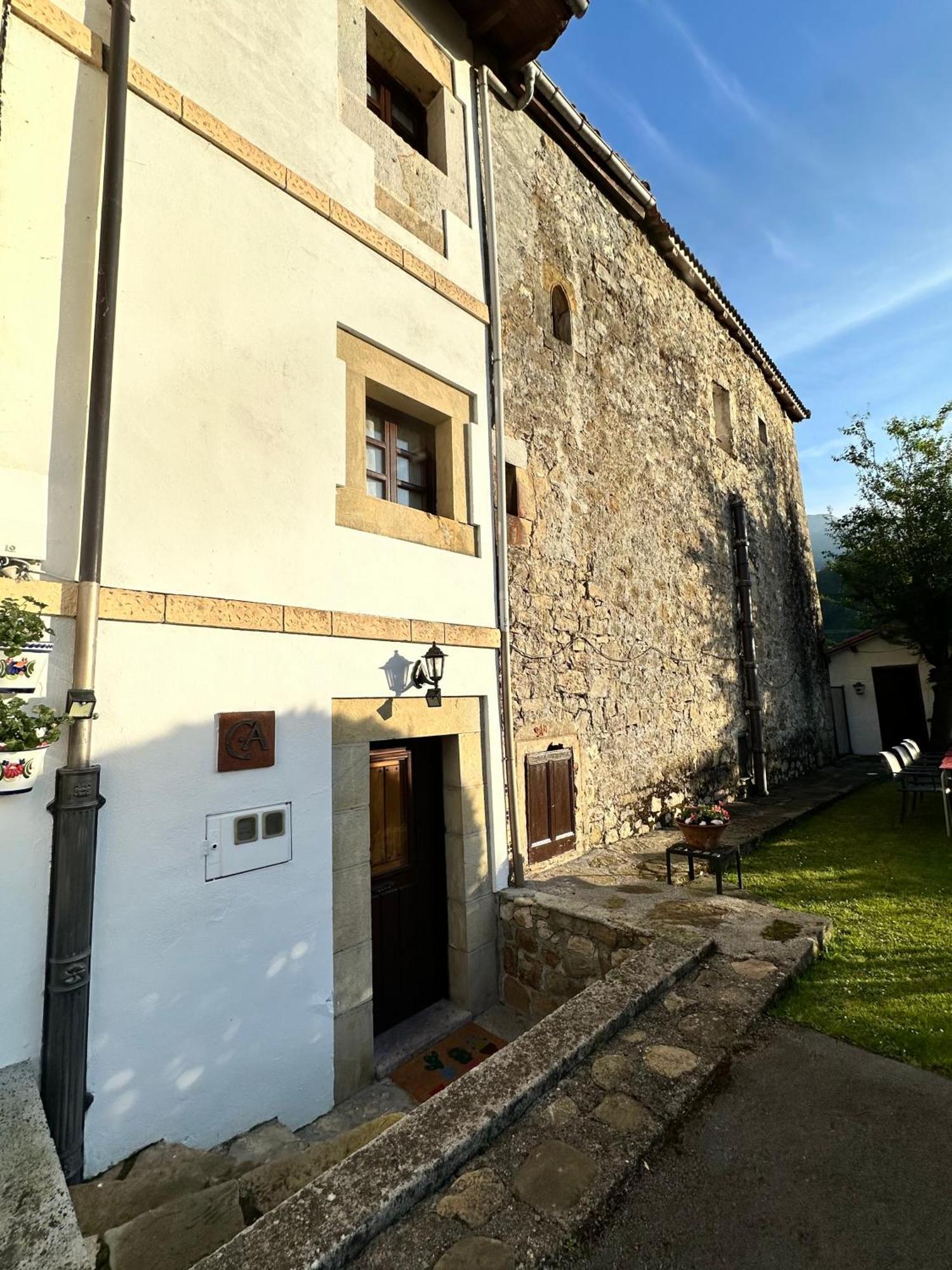 Casa Rural El Torrejon Arenas De Cabrales Exterior foto